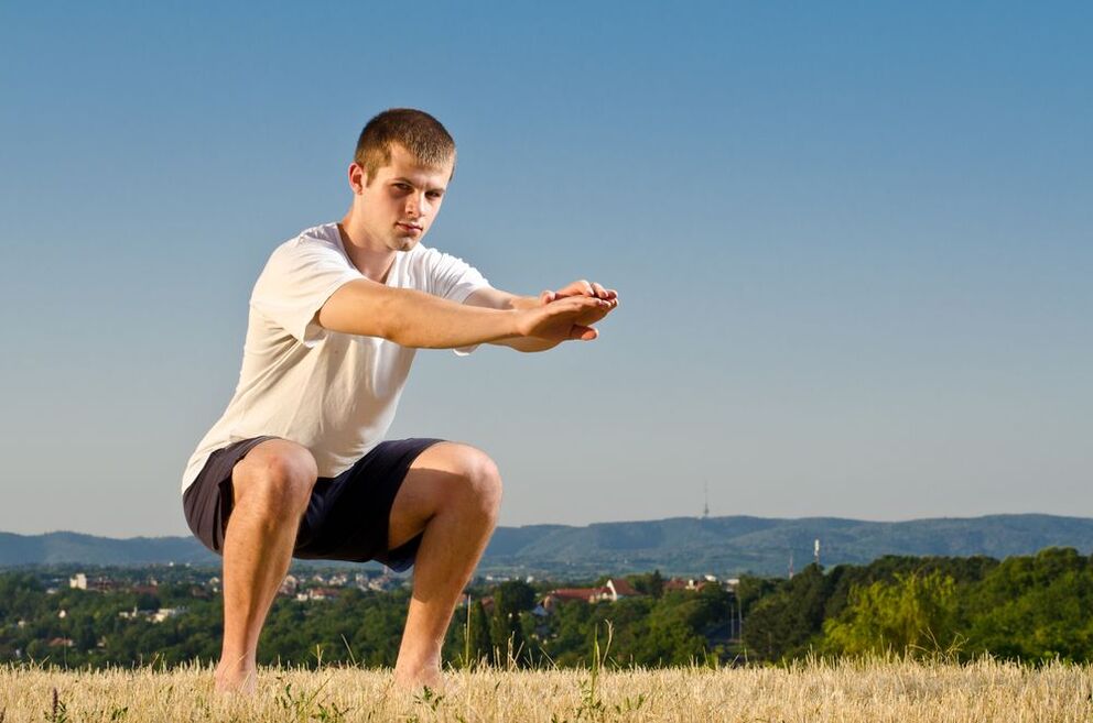 Pengukuhan kekuatan lelaki dipermudahkan dengan latihan fizikal khas seperti jongkong. 